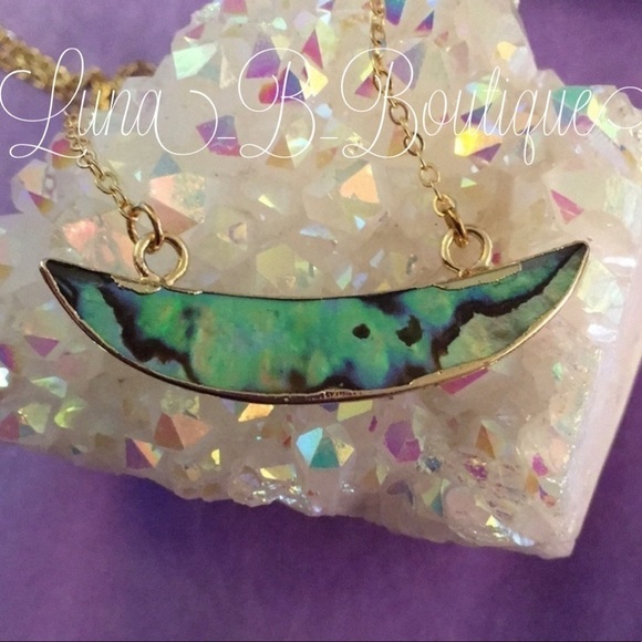 ✨🆕14k Abalone Shell Crescent Pendant Necklace✨ - Picture 2 of 8
